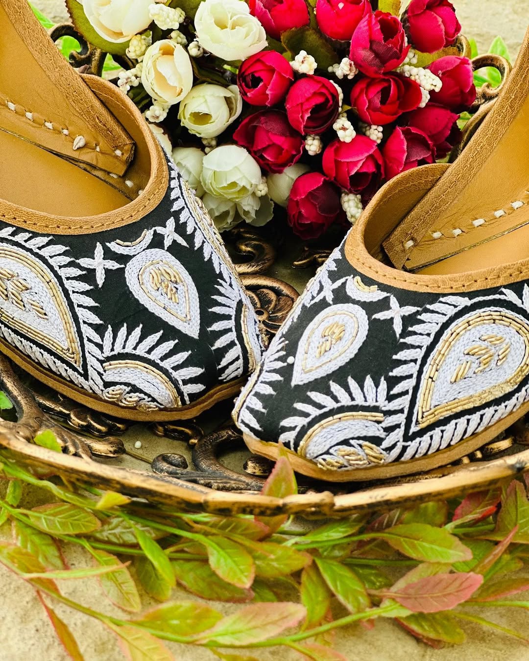 Noir Paisley Jutti