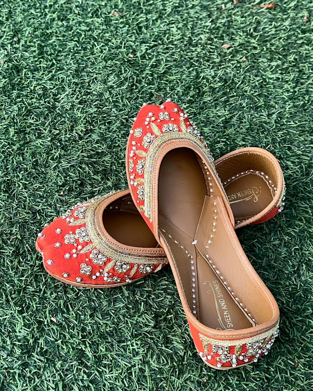 Red & Gold Embroidered Punjabi Jutti
