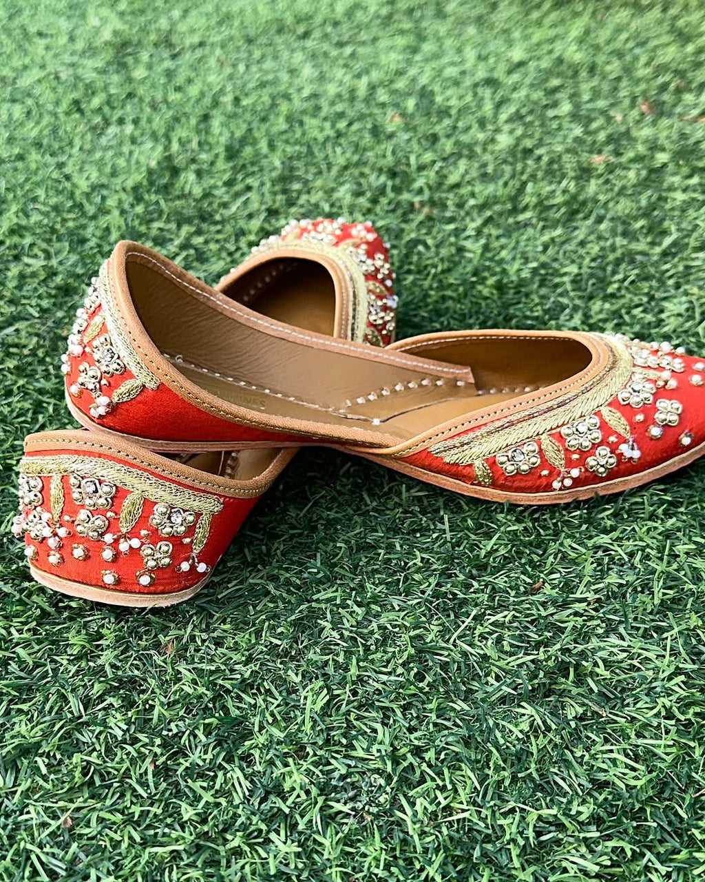 Red & Gold Embroidered Punjabi Jutti