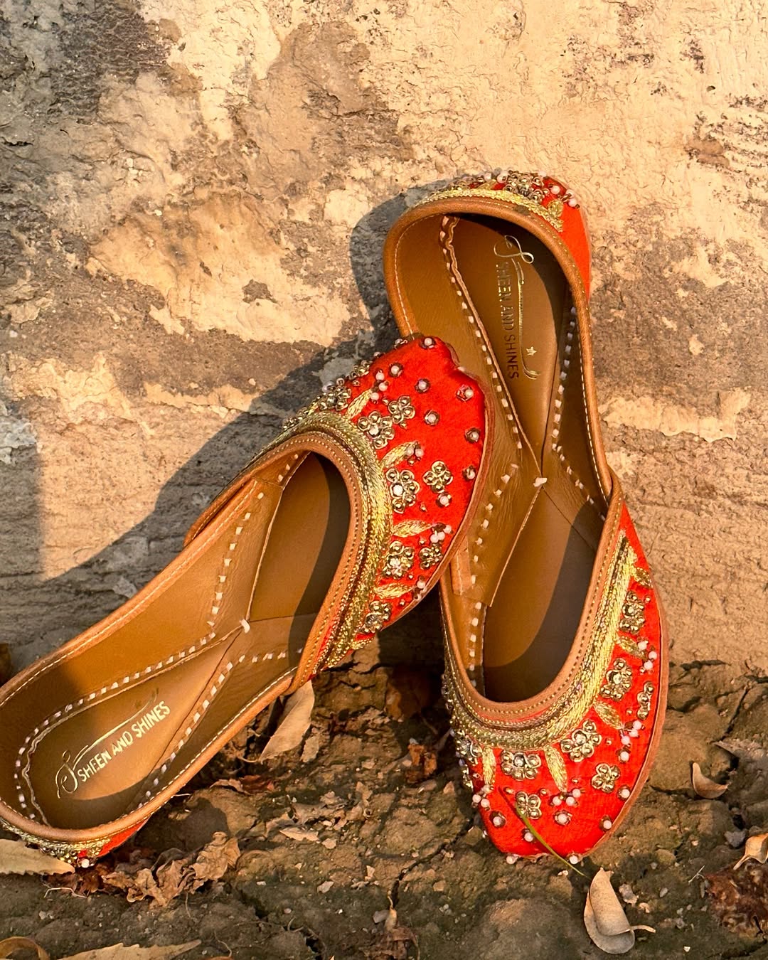 Red & Gold Embroidered Punjabi Jutti