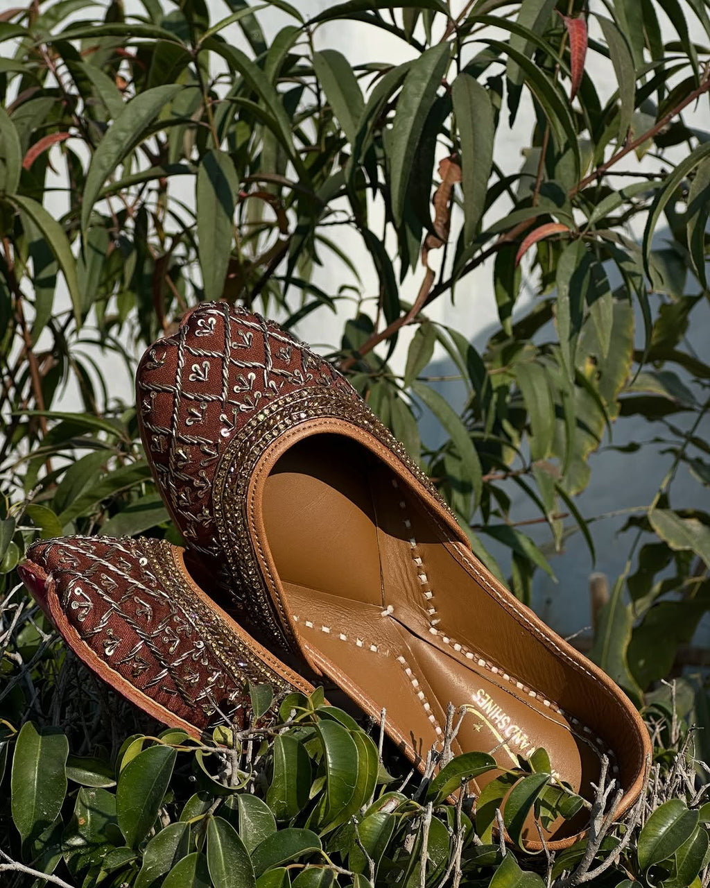Brown Embroidered Punjabi Jutti