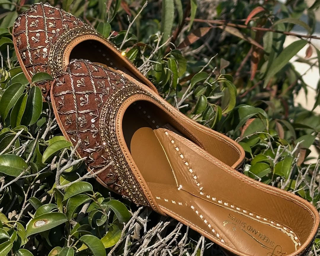 Brown Embroidered Punjabi Jutti