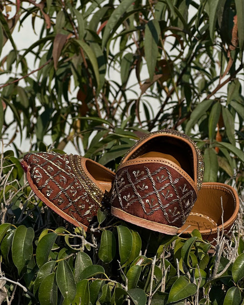 Brown Embroidered Punjabi Jutti