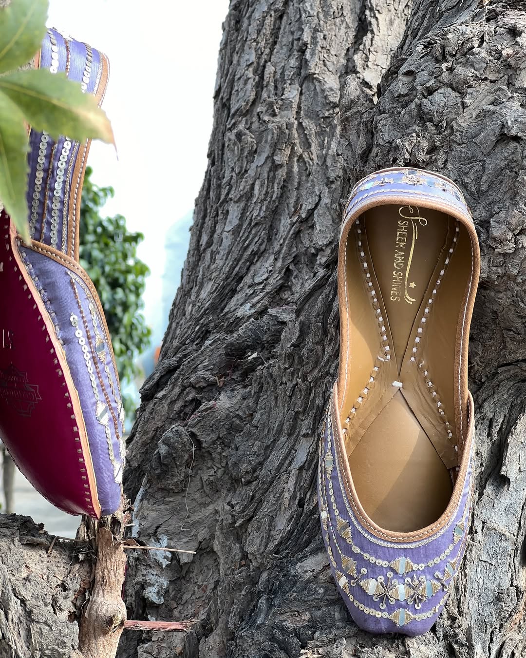 Lavender Mirror Work Punjabi Jutti