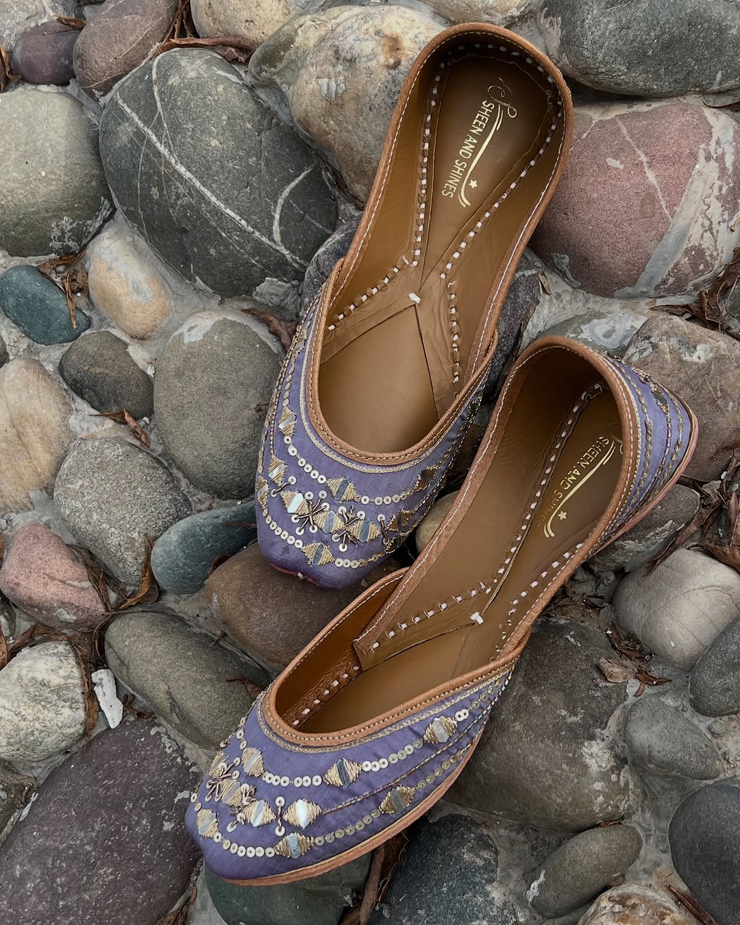 Lavender Mirror Work Punjabi Jutti