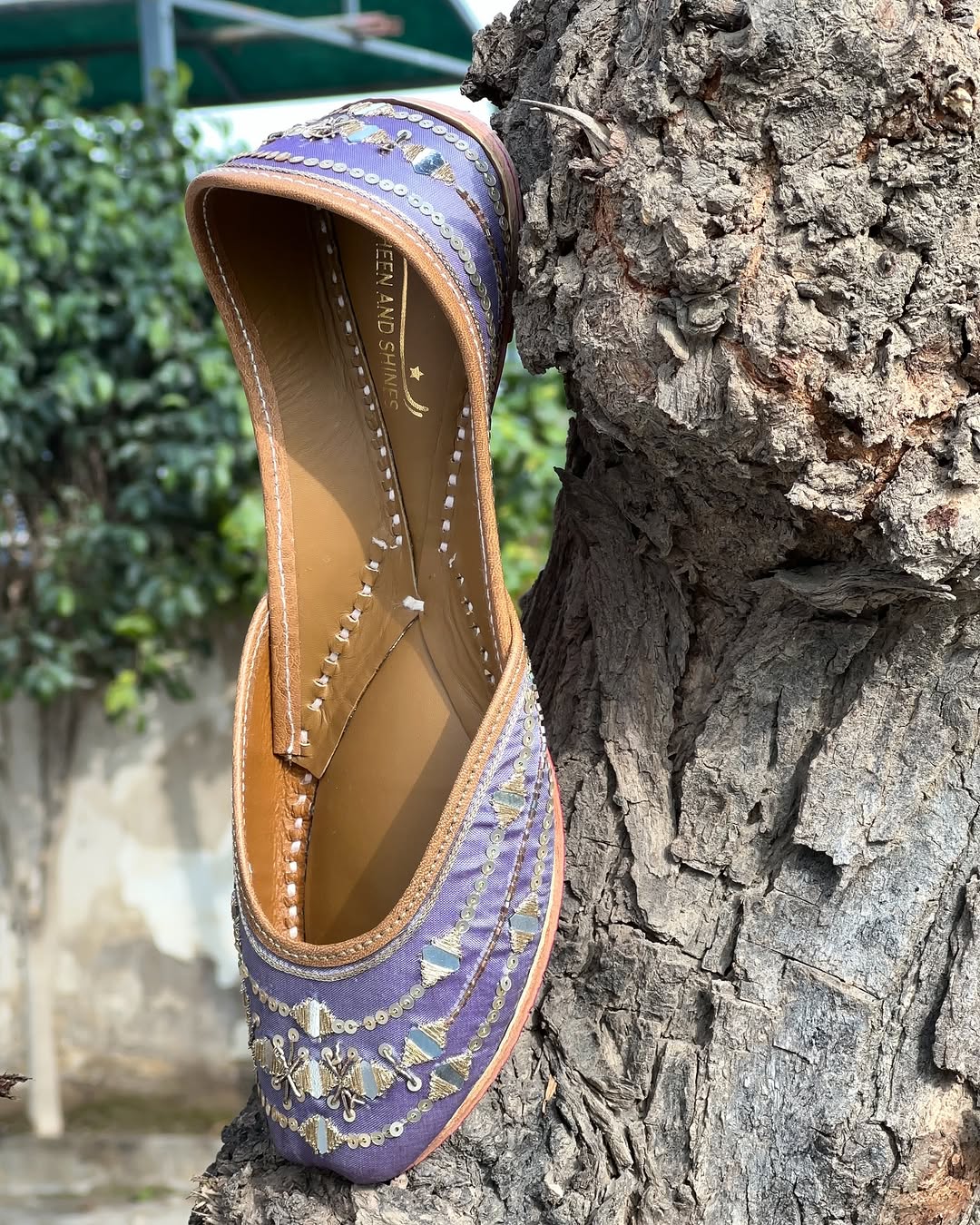 Lavender Mirror Work Punjabi Jutti